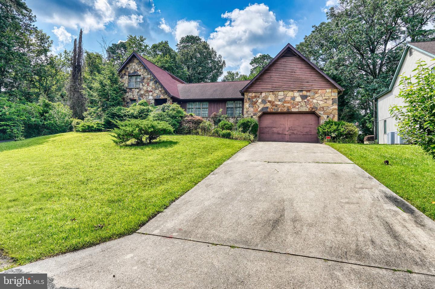 1377 Teaberry Ln E Property Photo 3