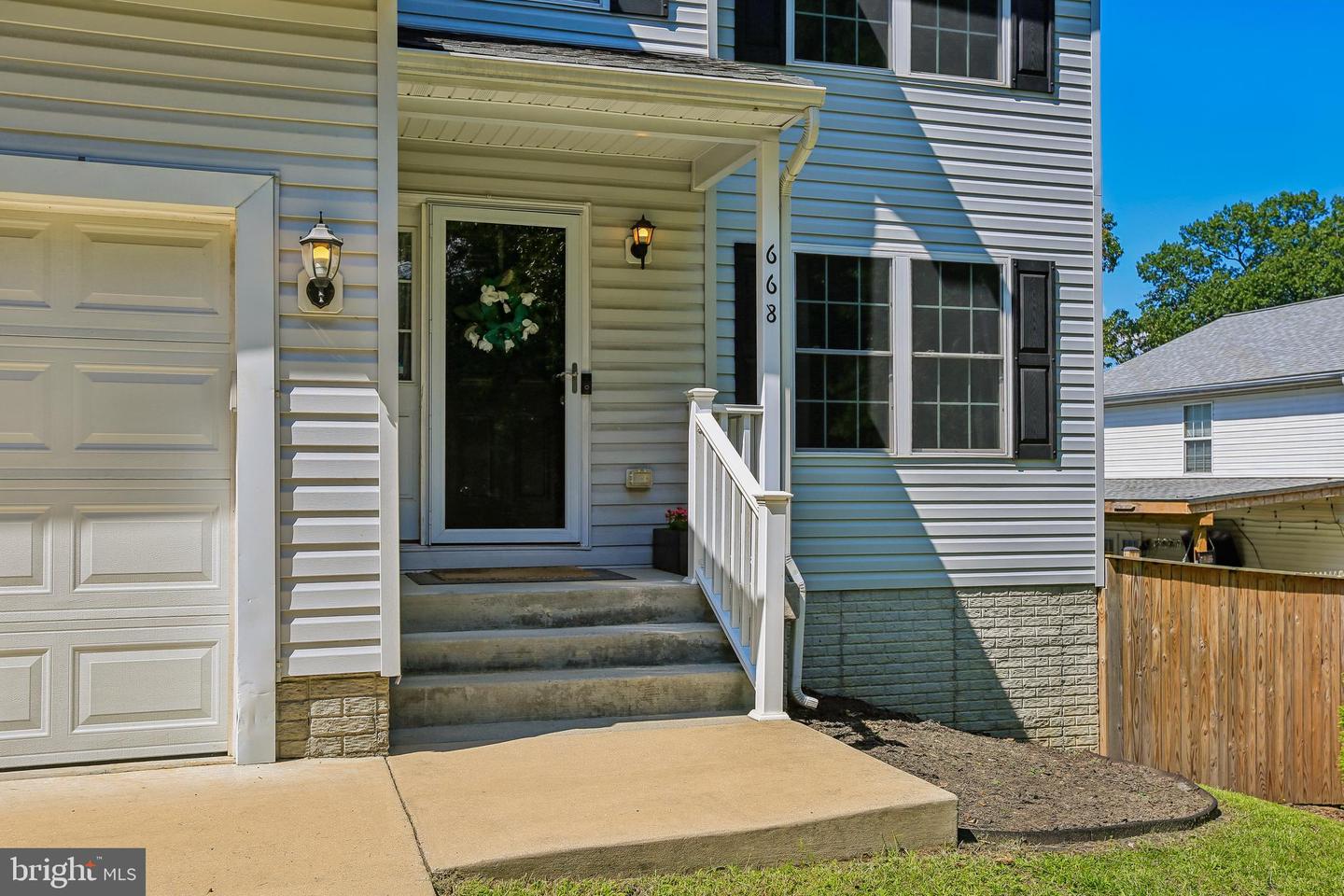 668 219th St Property Photo 8