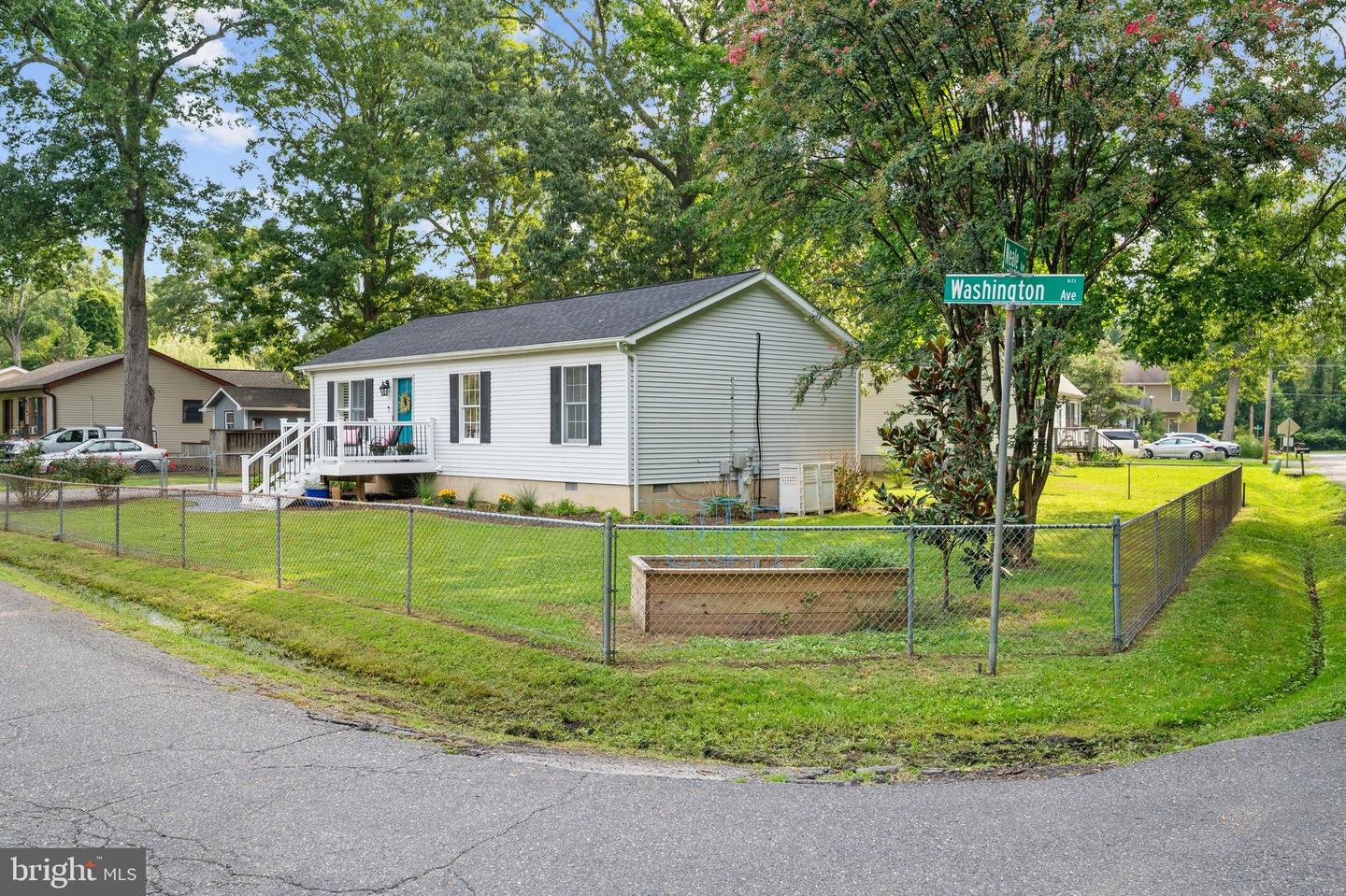 4733 Washington Ave Property Photo 4