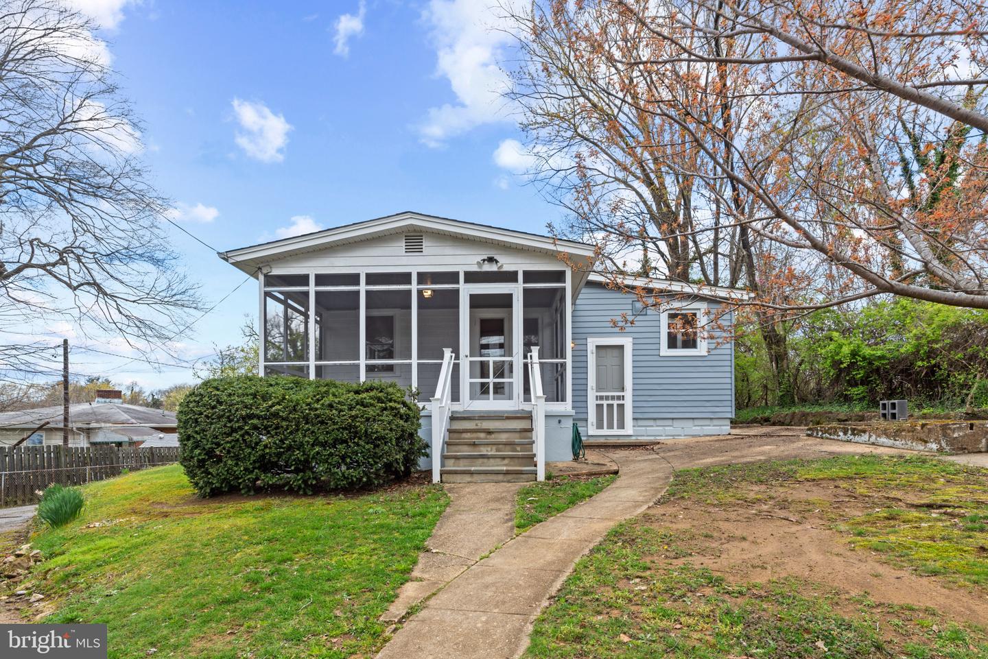 22 RIVERVIEW AVE Property Photo 1