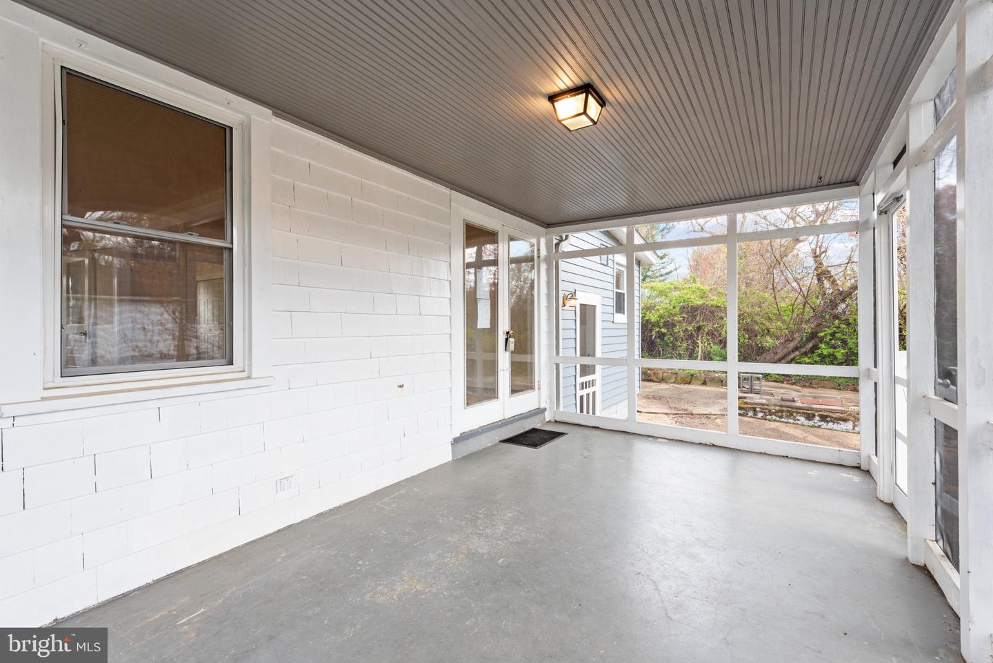 22 Riverview Ave Property Photo 2