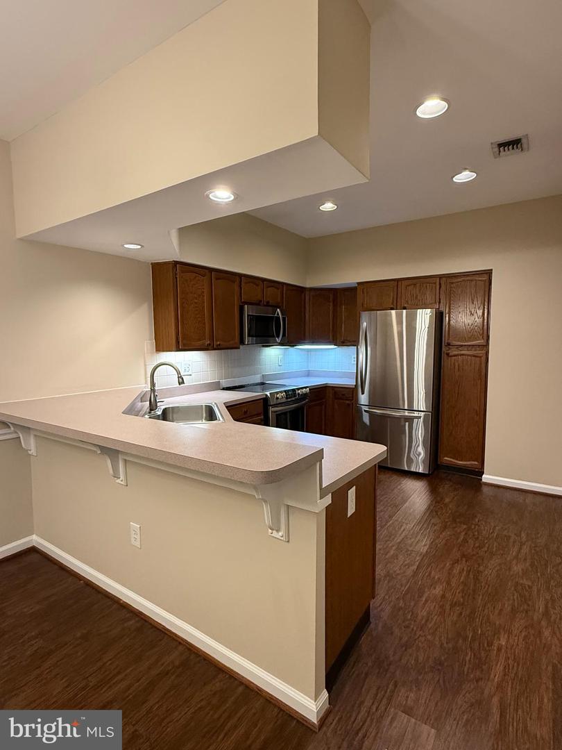 2702 Summerview Way #103 Property Photo 3