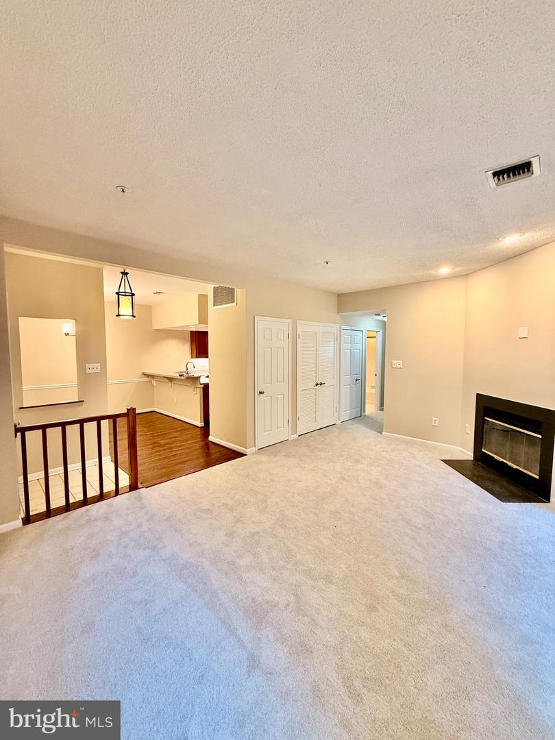 2702 Summerview Way #103 Property Photo 6