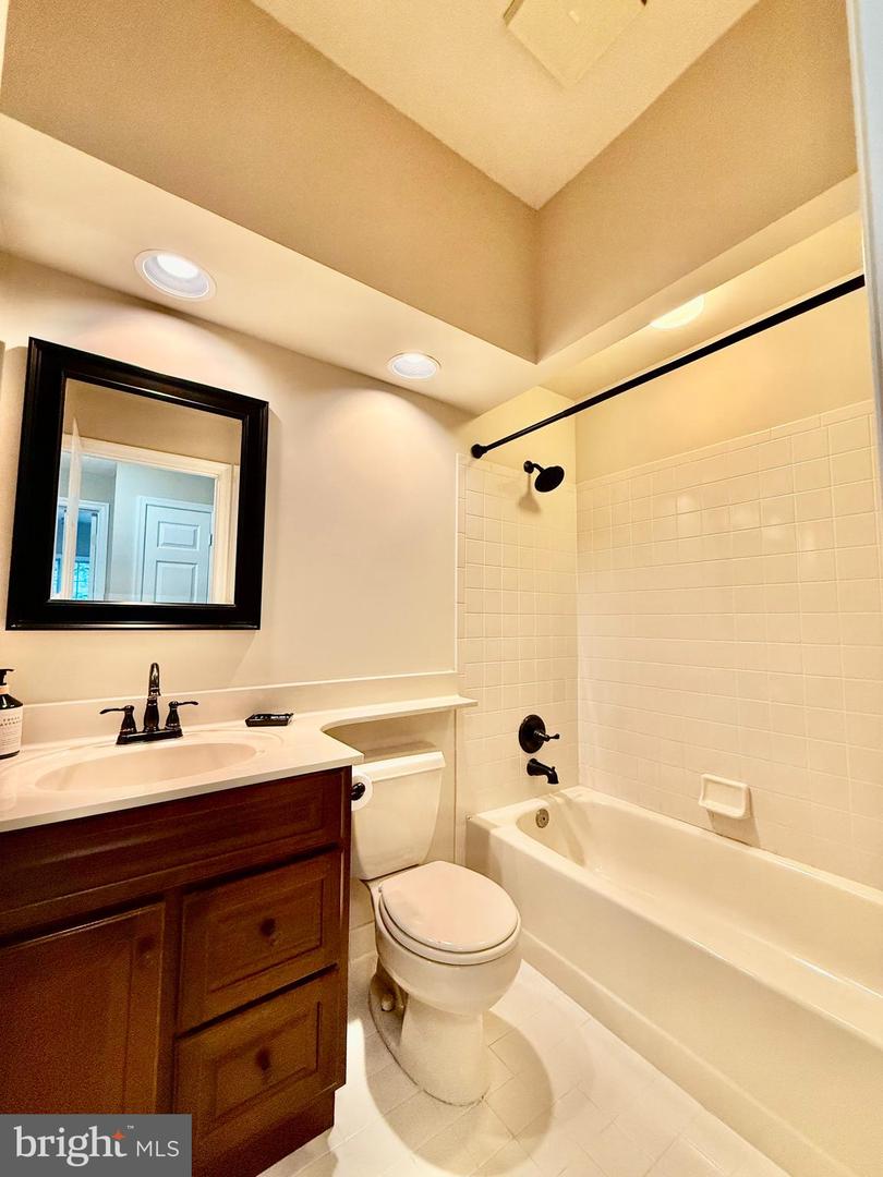 2702 Summerview Way #103 Property Photo 13