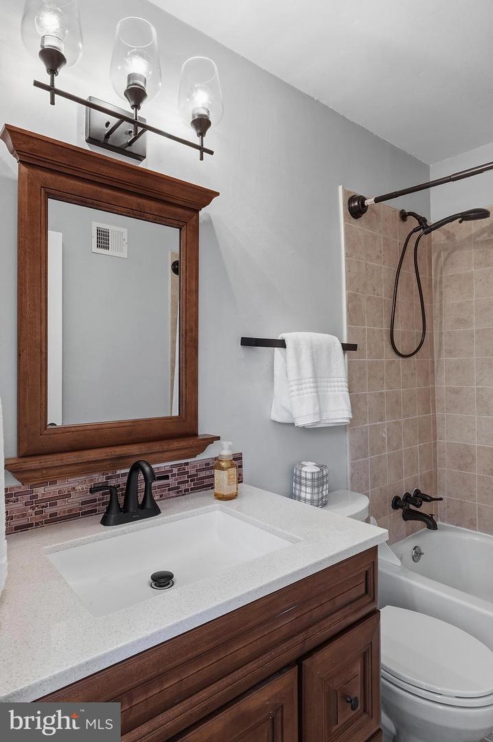 1745 Leisure Way Property Photo 8
