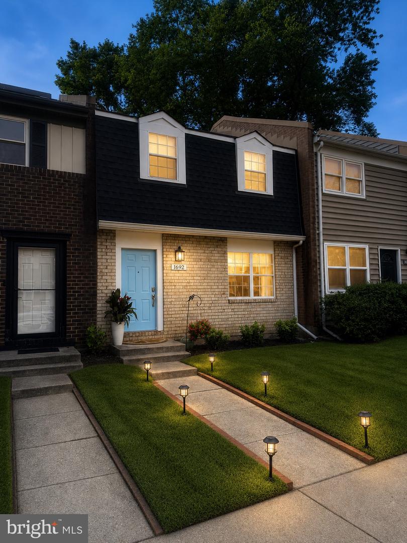1692 YORKTOWN CT