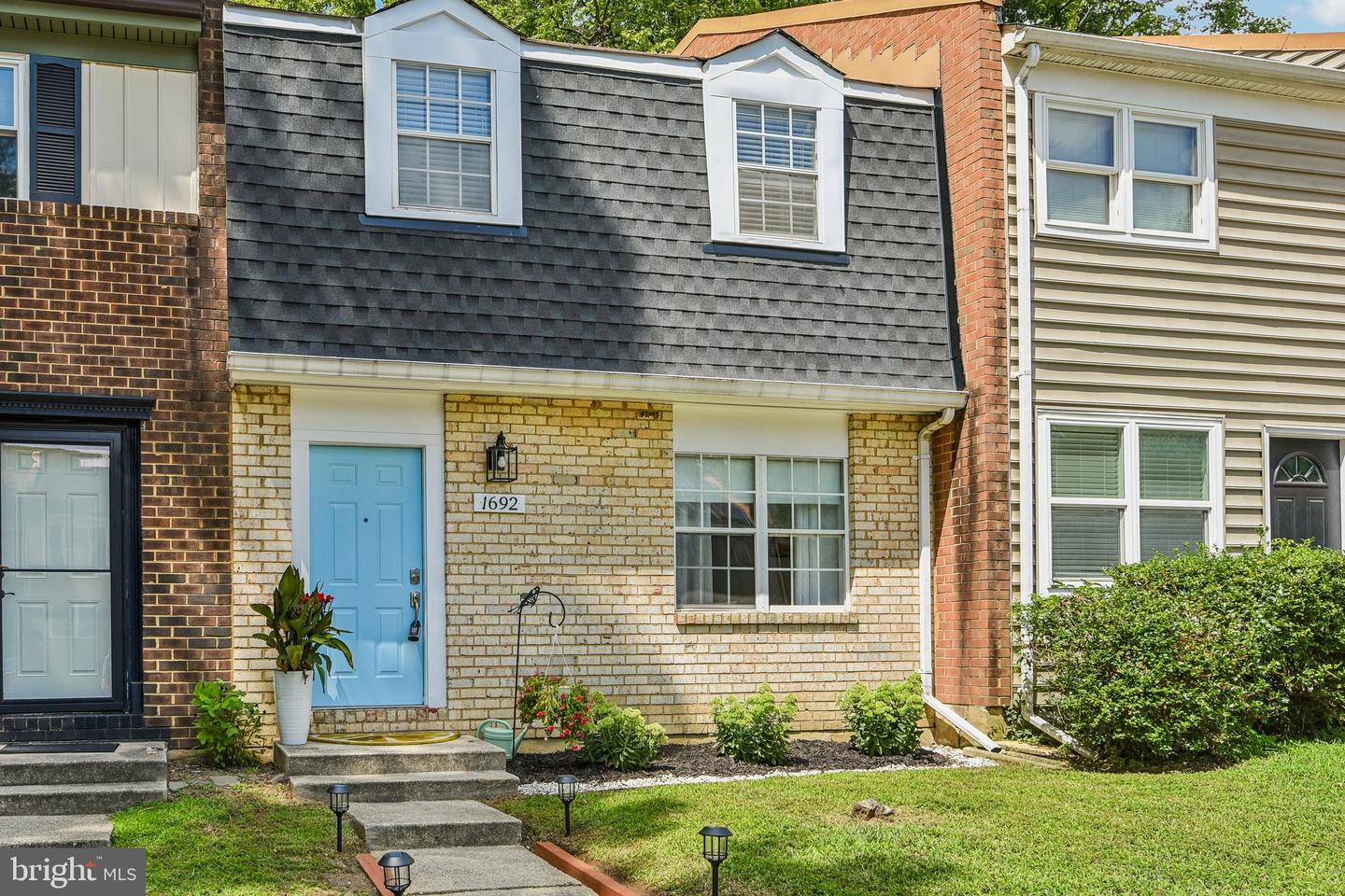 1692 Yorktown Ct Property Photo 4