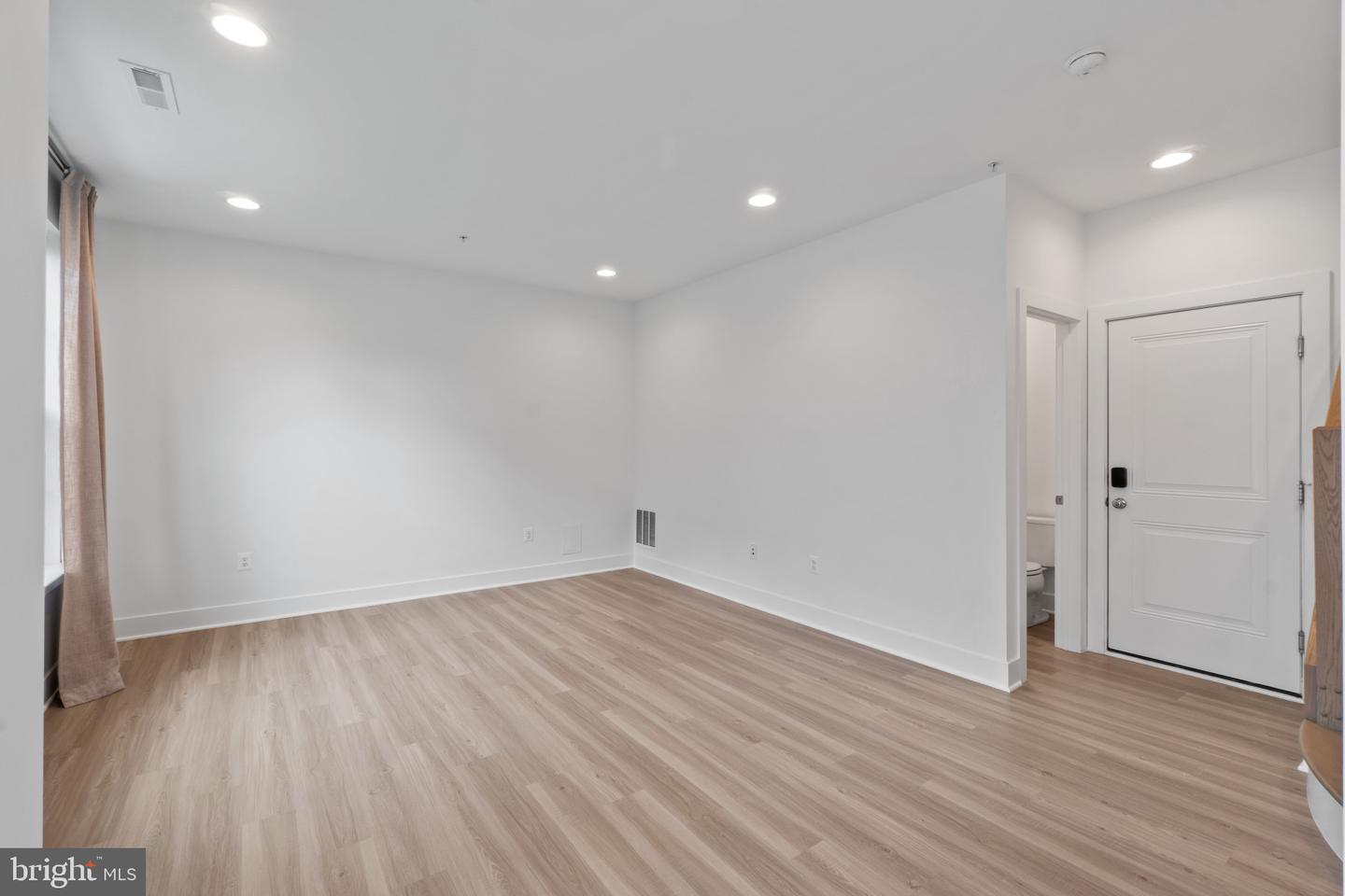 3307 Streamlet Ln Property Photo 5