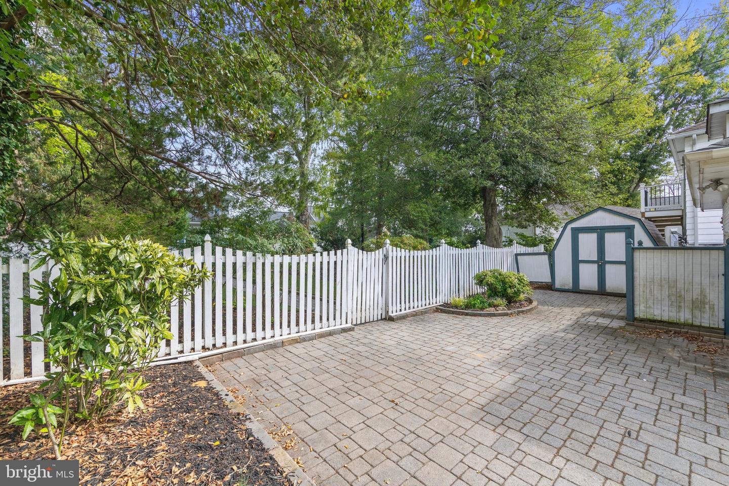 378 Magothy Rd Property Photo 12