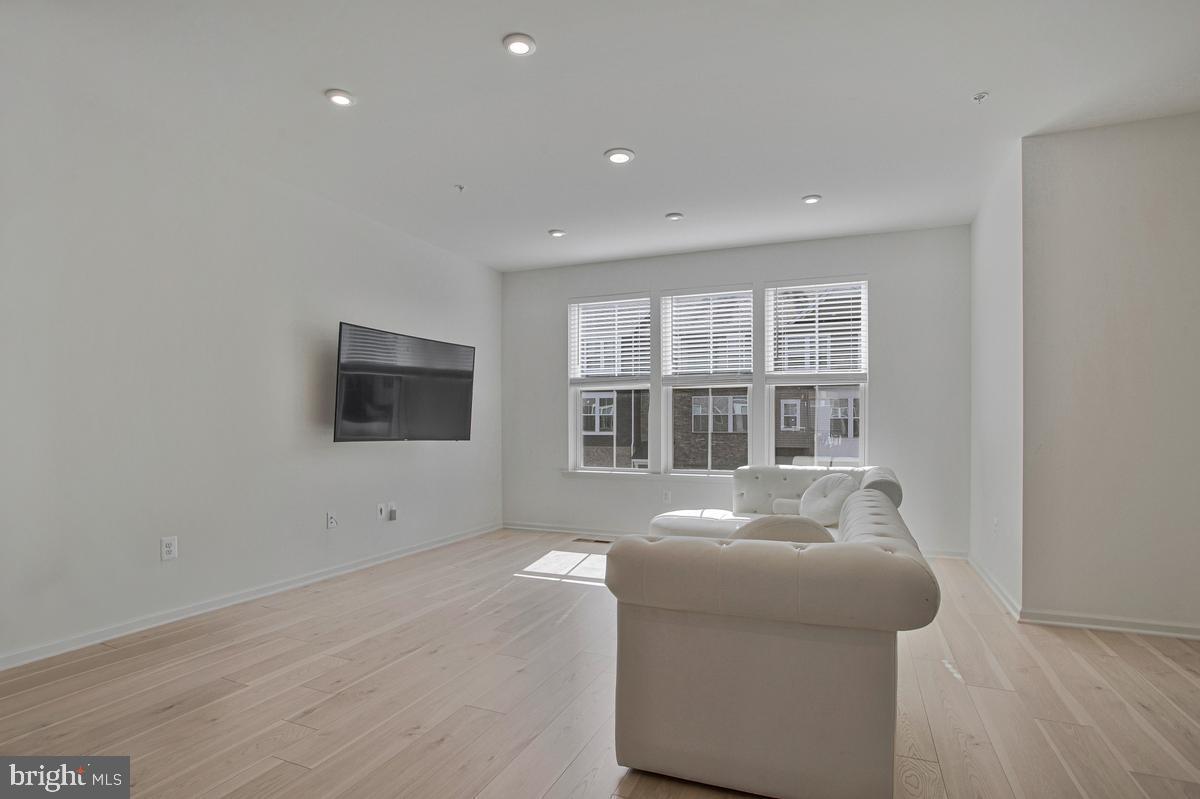 7714 Dignity Way Property Photo 8