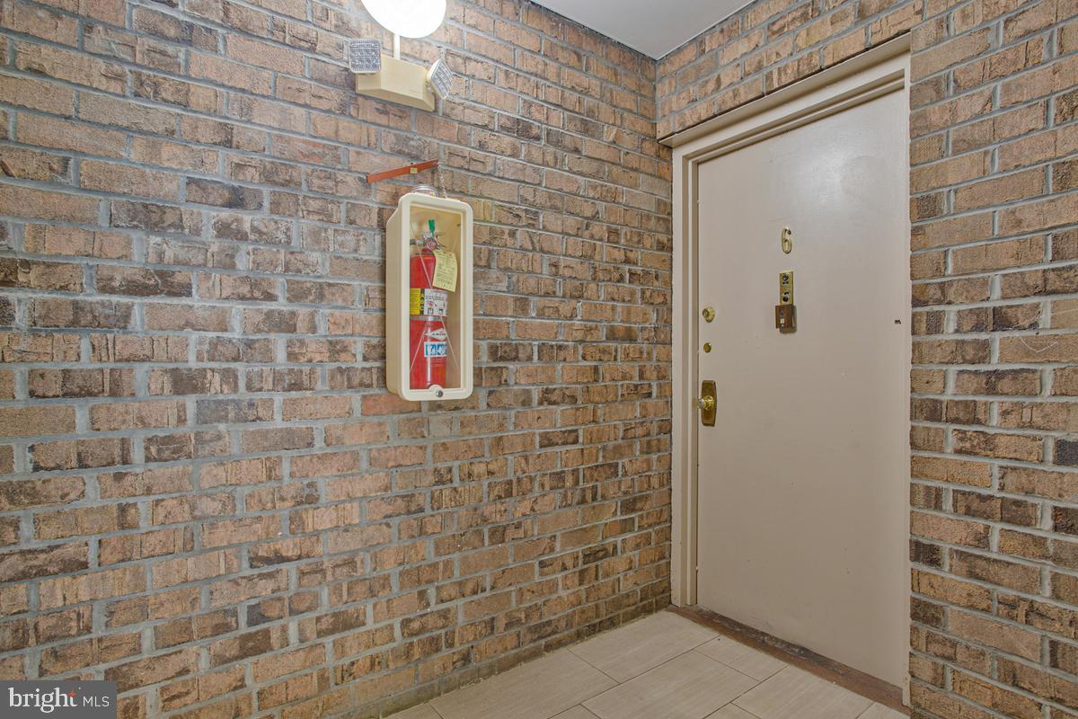 15 Silverwood Cir #6 Property Photo 4