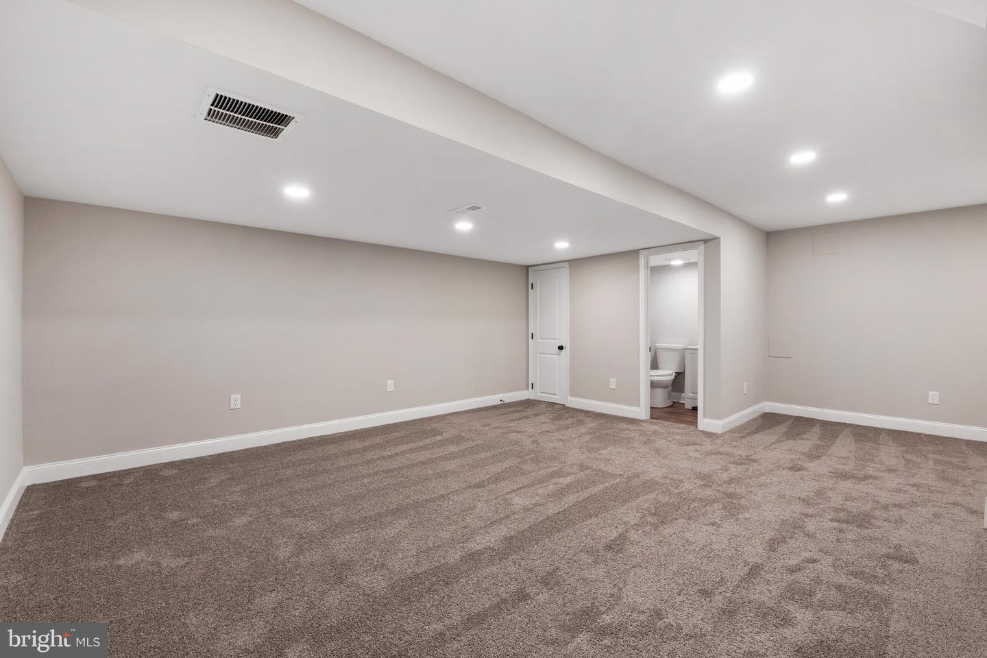 7651 Beth Noelle Ct Property Photo 32