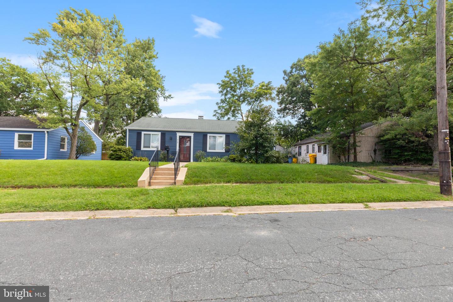 719 Cotter Rd Property Photo 2