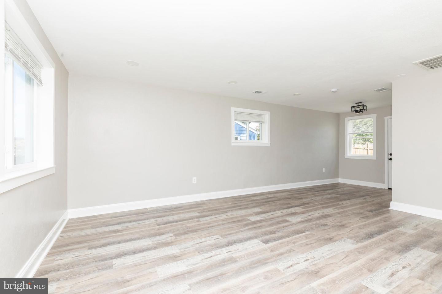 719 Cotter Rd Property Photo 3