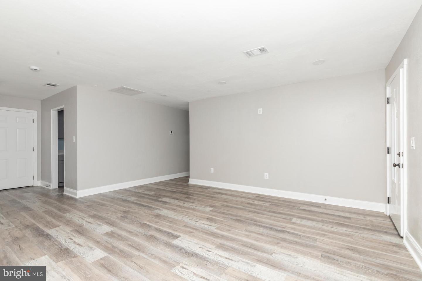 719 Cotter Rd Property Photo 4