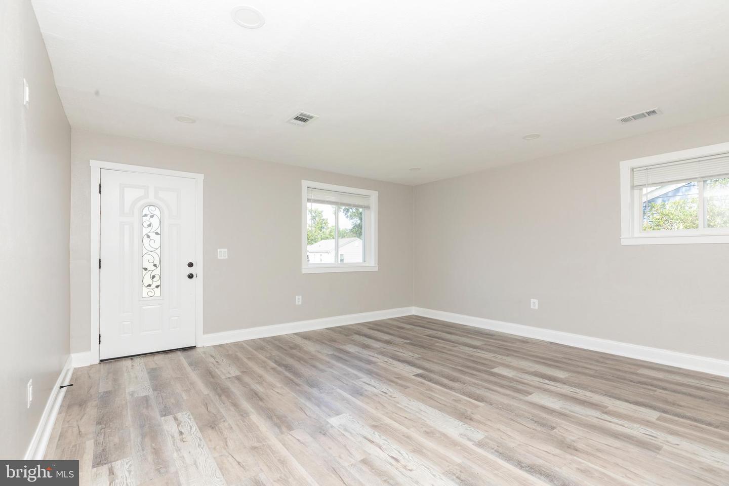719 Cotter Rd Property Photo 6