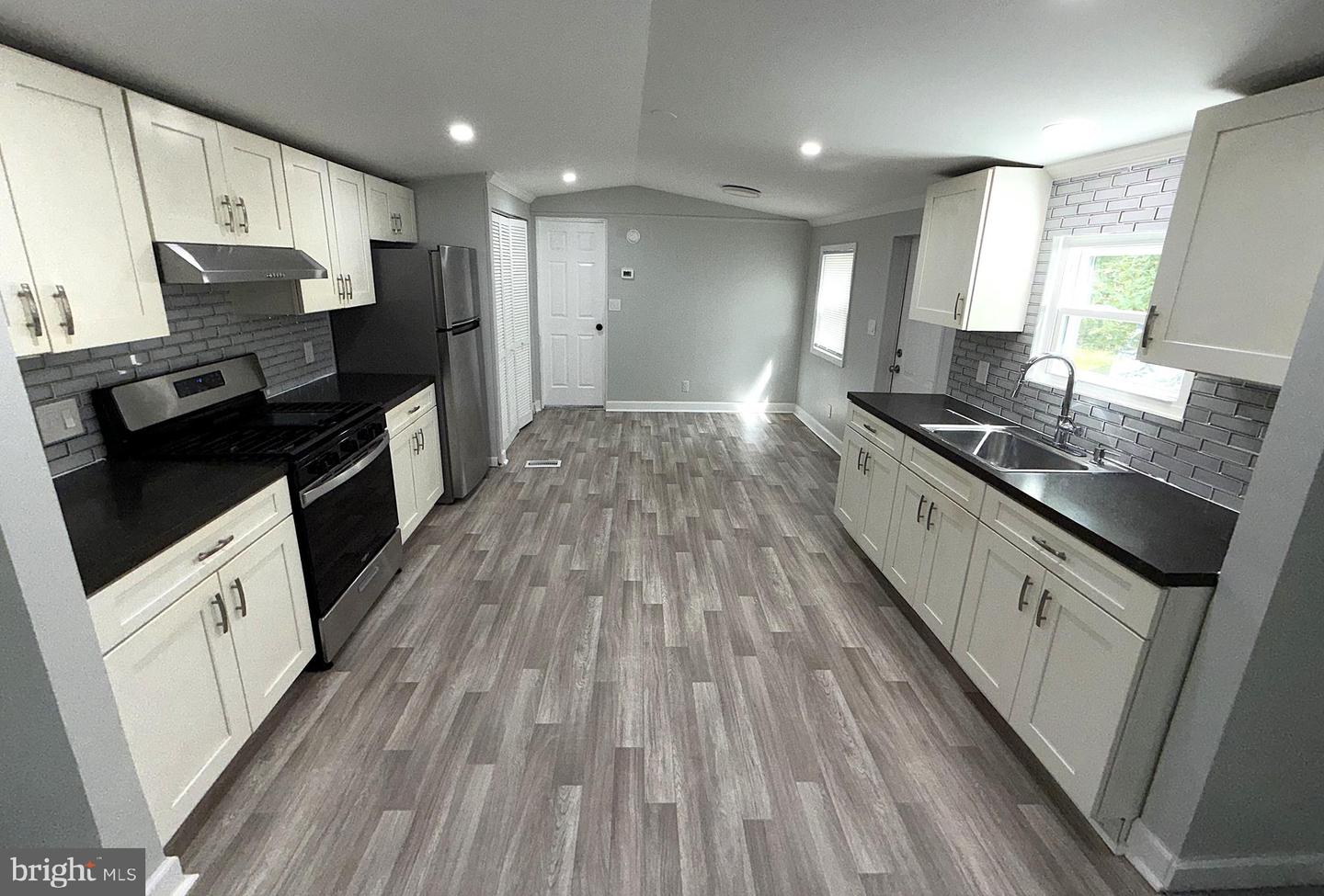 481 Keith Rd Property Photo 2