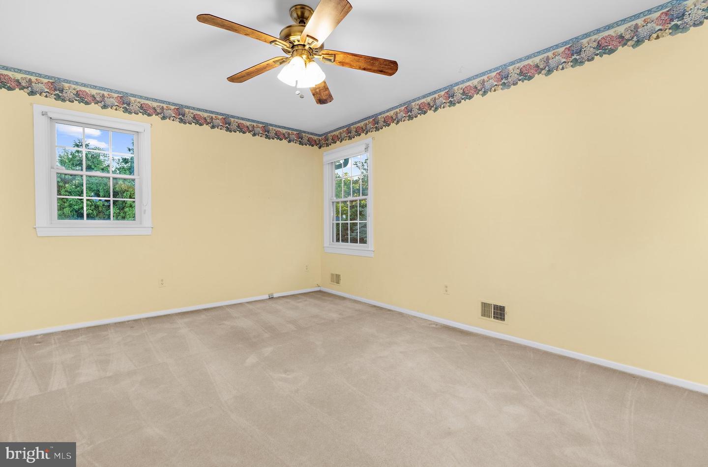 668 White Swan Dr Property Photo 32