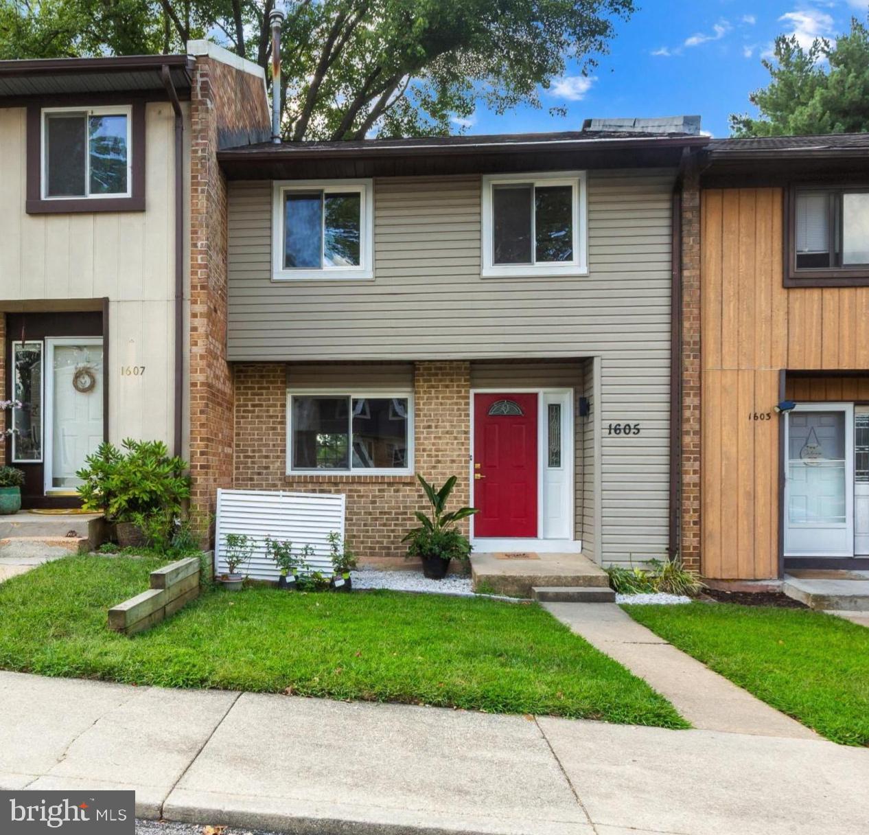1605 New Windsor Ct Property Photo 1
