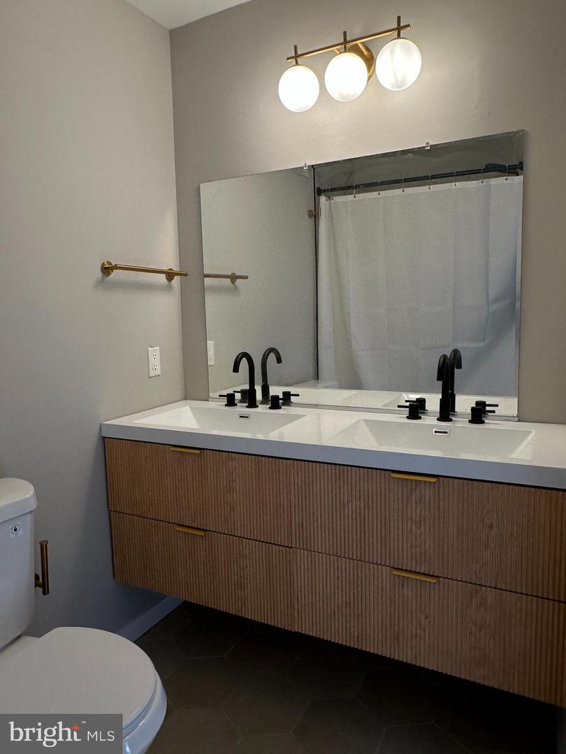 1605 New Windsor Ct Property Photo 7