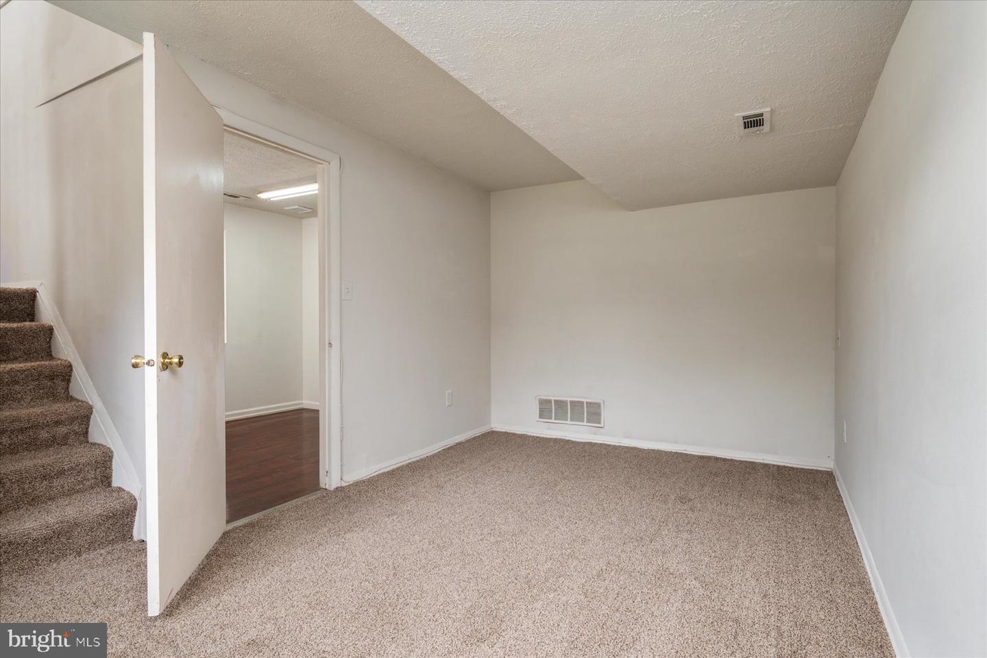8074 Mayer Ave Property Photo 16