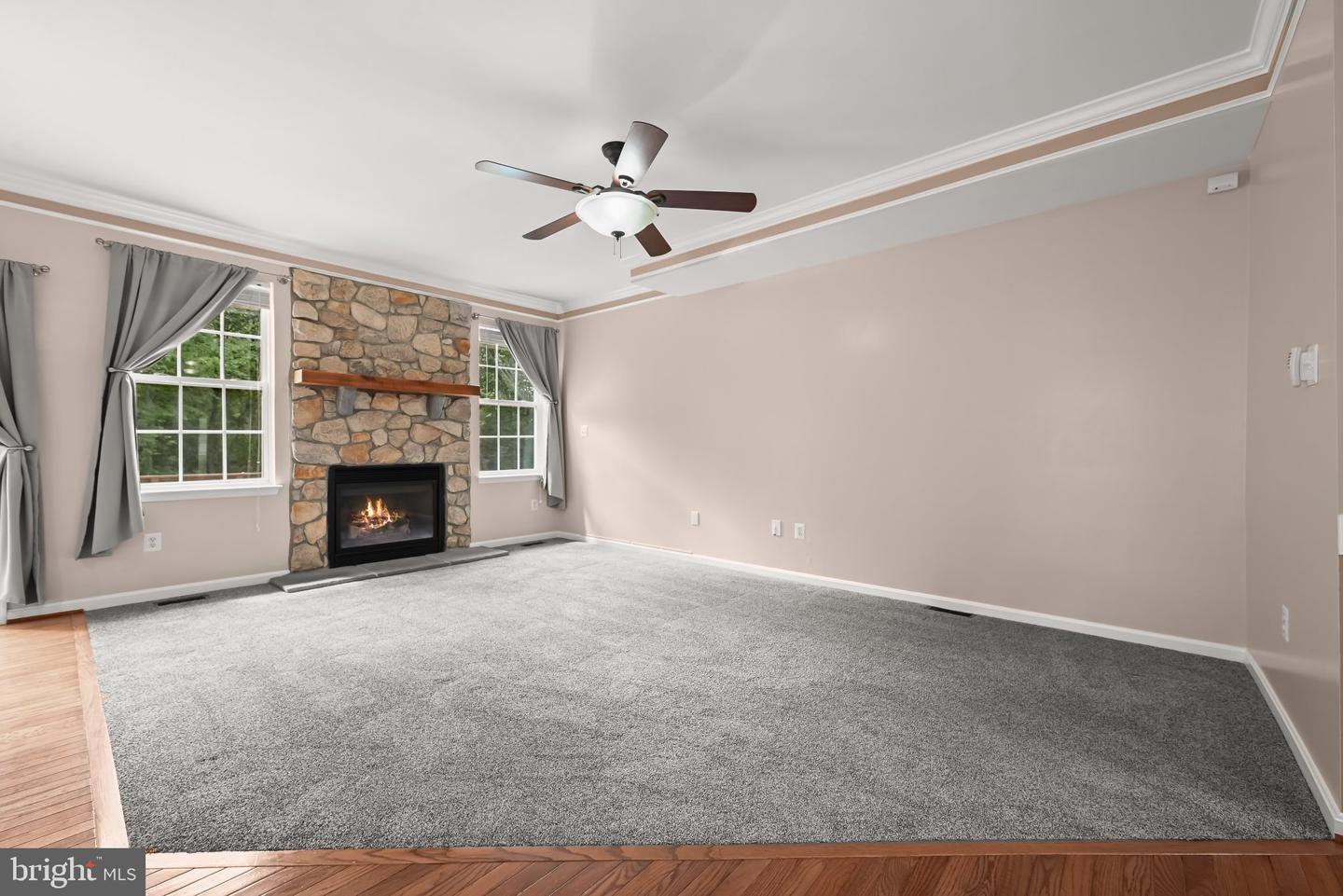 8025 Flora Ln Property Photo 4