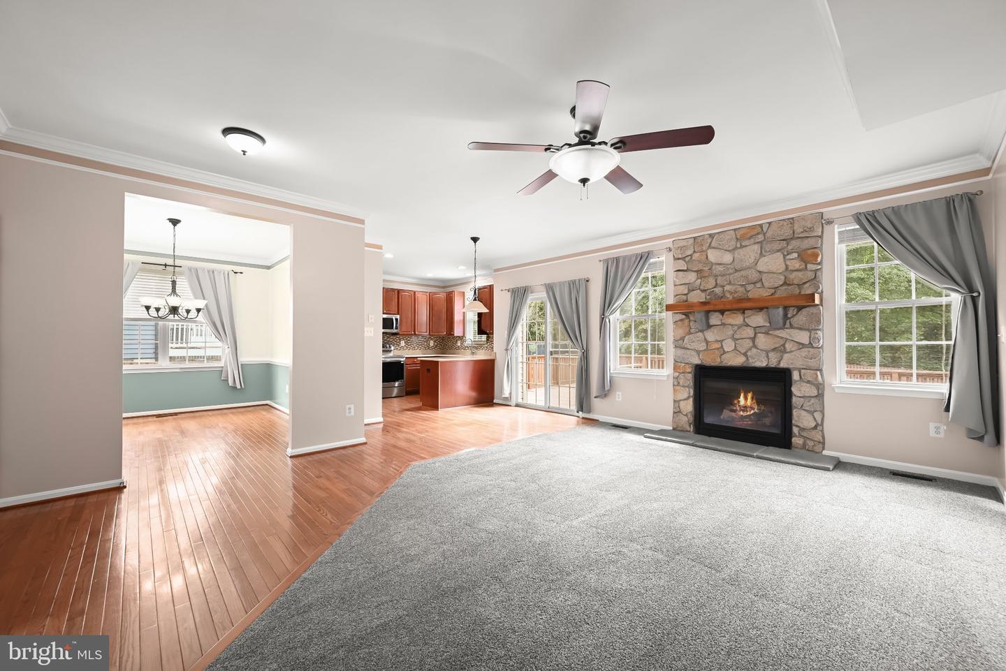 8025 Flora Ln Property Photo 5