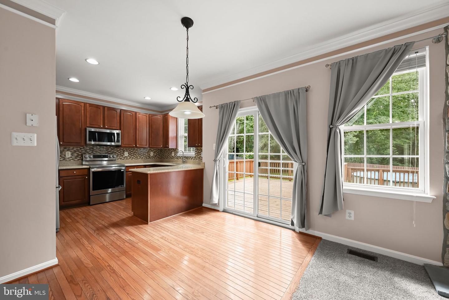 8025 Flora Ln Property Photo 6