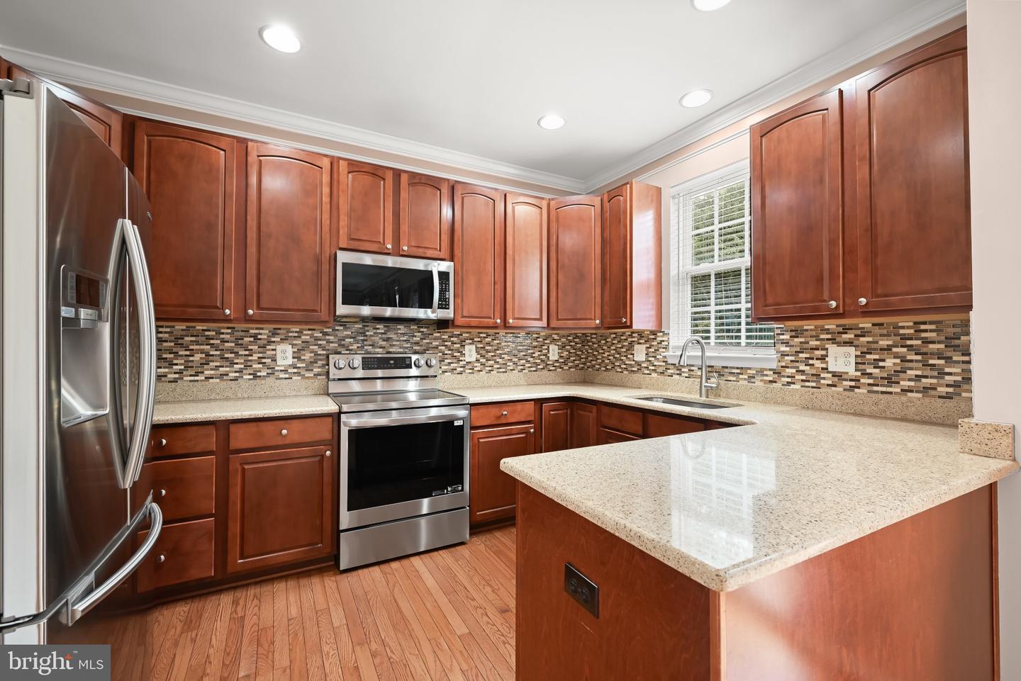 8025 Flora Ln Property Photo 7