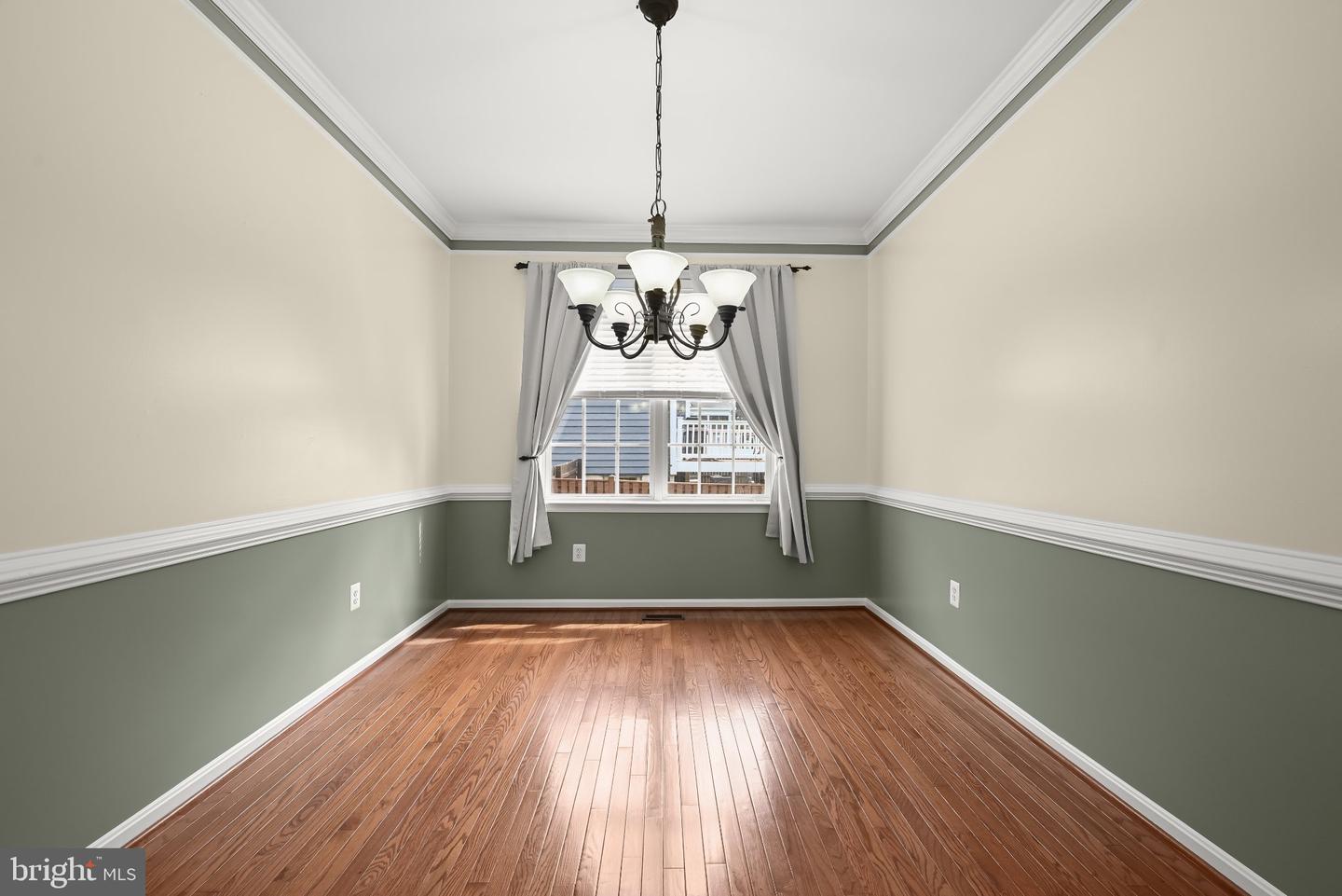 8025 Flora Ln Property Photo 11