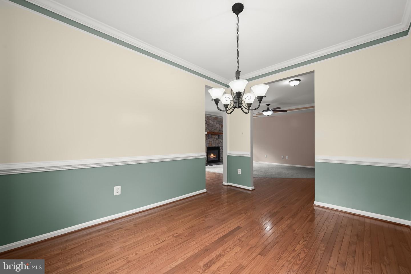 8025 Flora Ln Property Photo 12