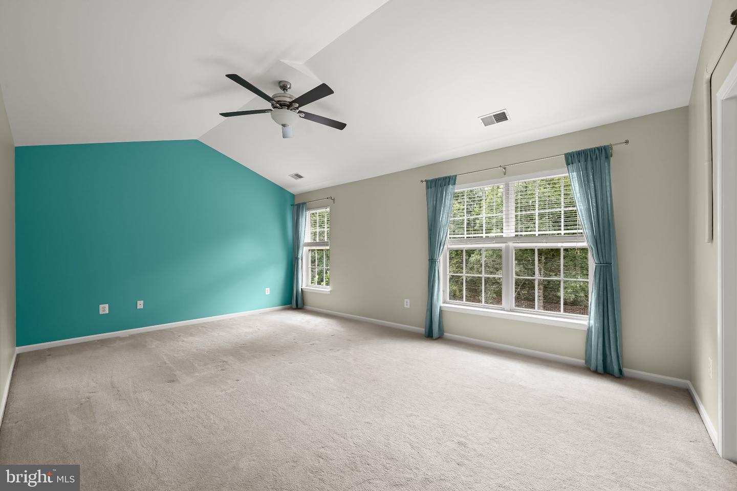 8025 Flora Ln Property Photo 15