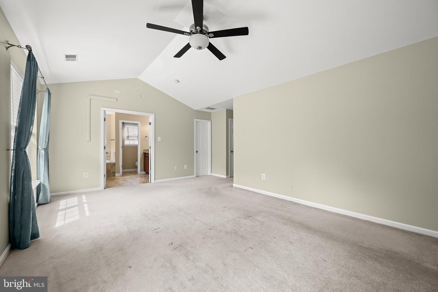 8025 Flora Ln Property Photo 16