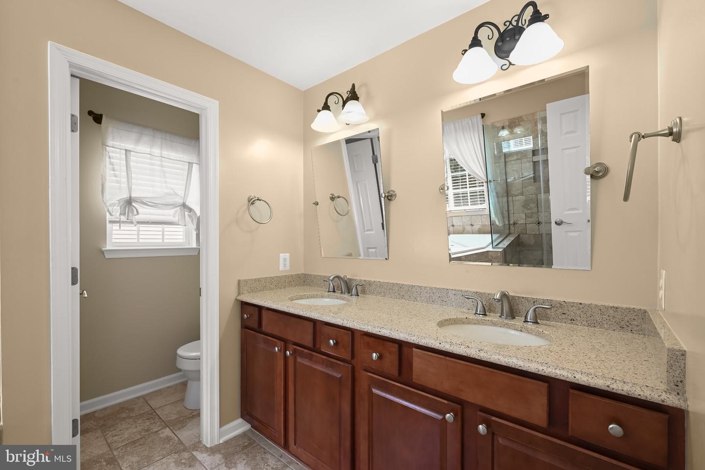 8025 Flora Ln Property Photo 18