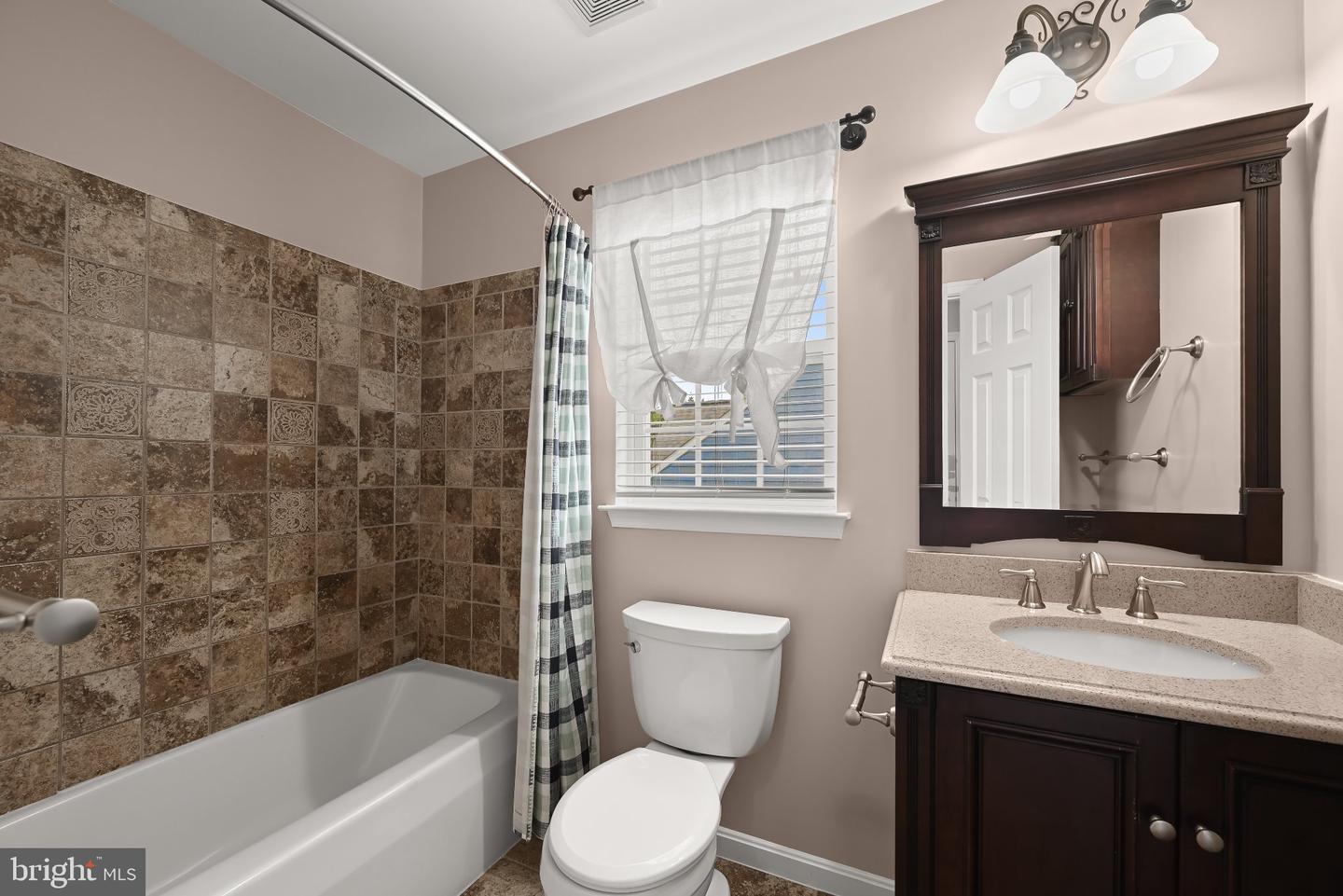 8025 Flora Ln Property Photo 26
