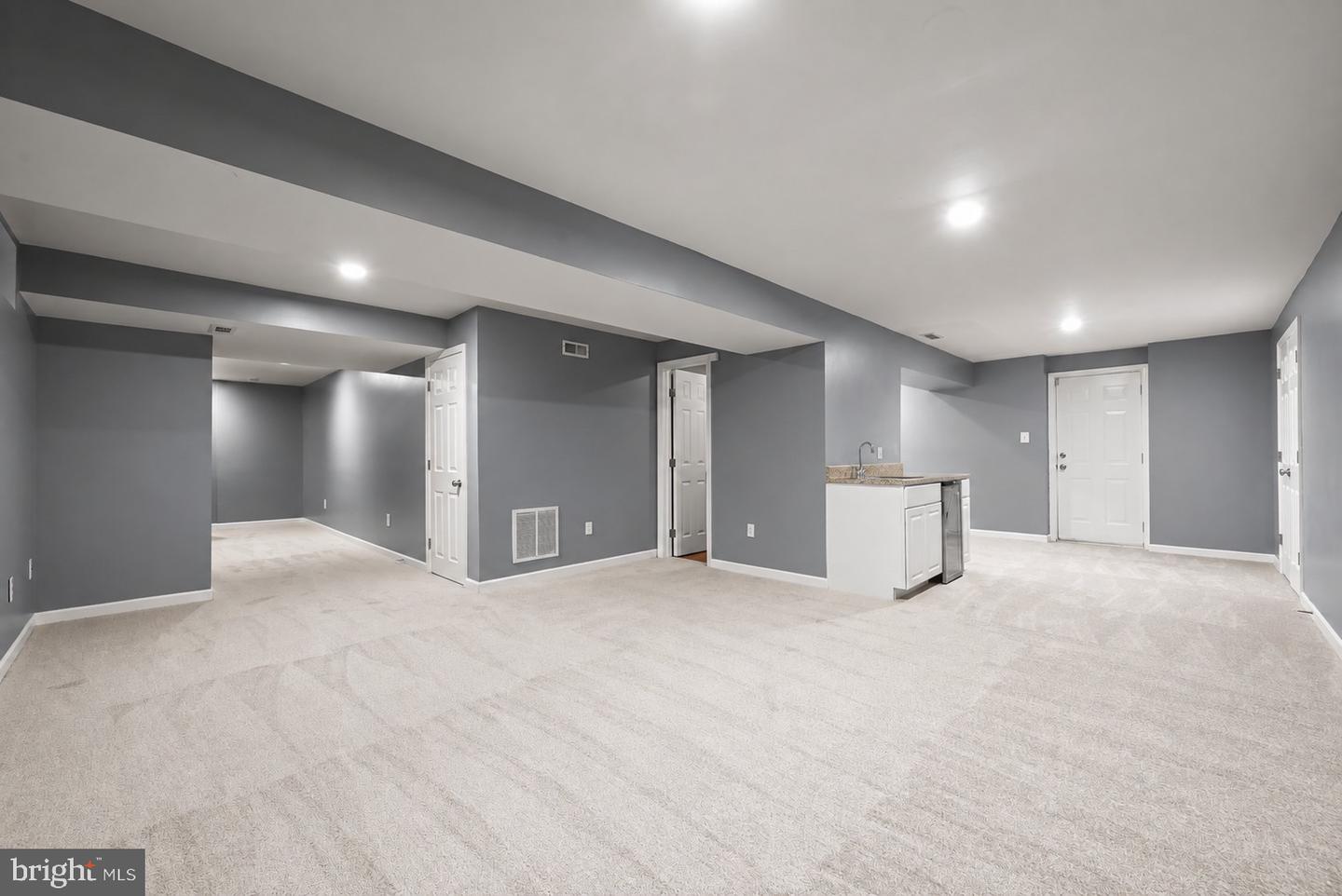 8025 Flora Ln Property Photo 30
