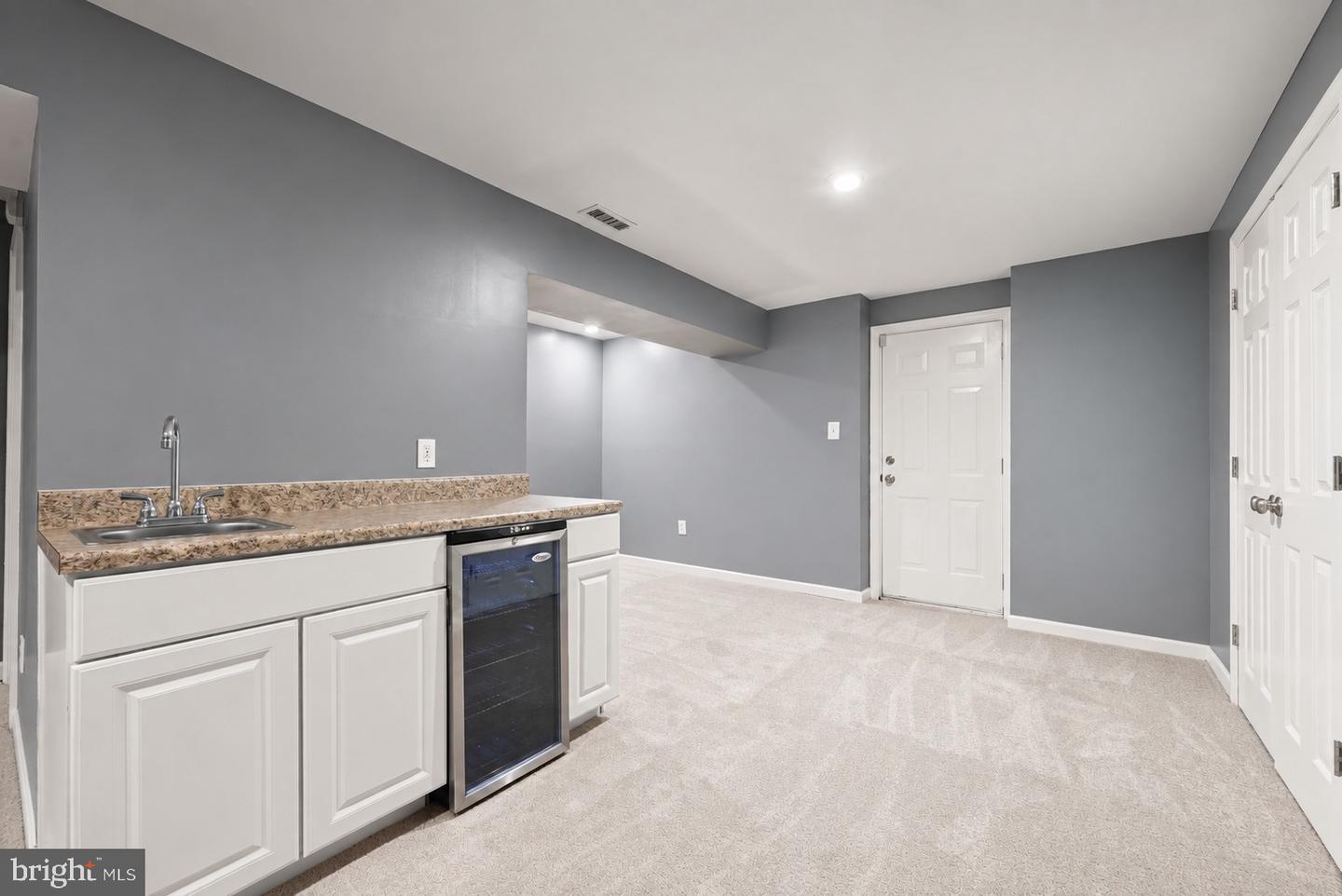 8025 Flora Ln Property Photo 31