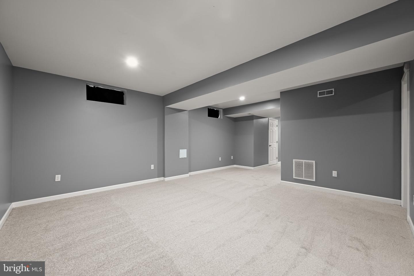 8025 Flora Ln Property Photo 32