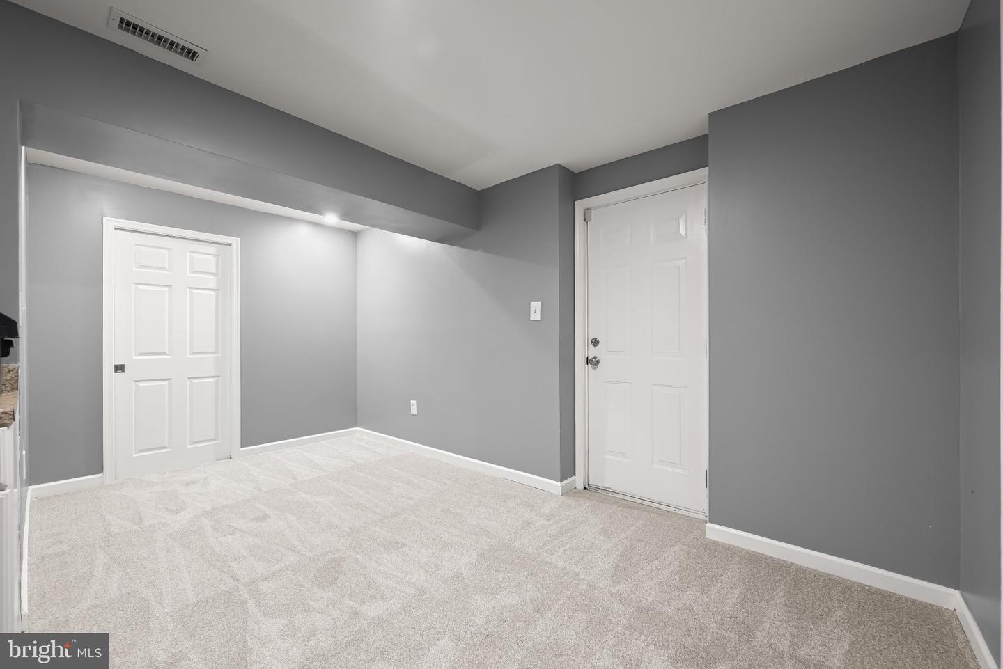 8025 Flora Ln Property Photo 33