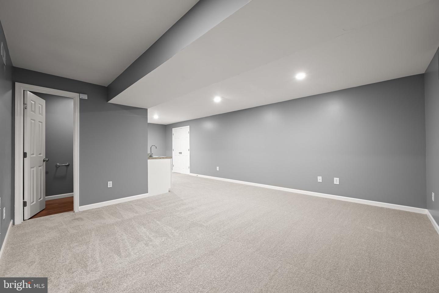 8025 Flora Ln Property Photo 34