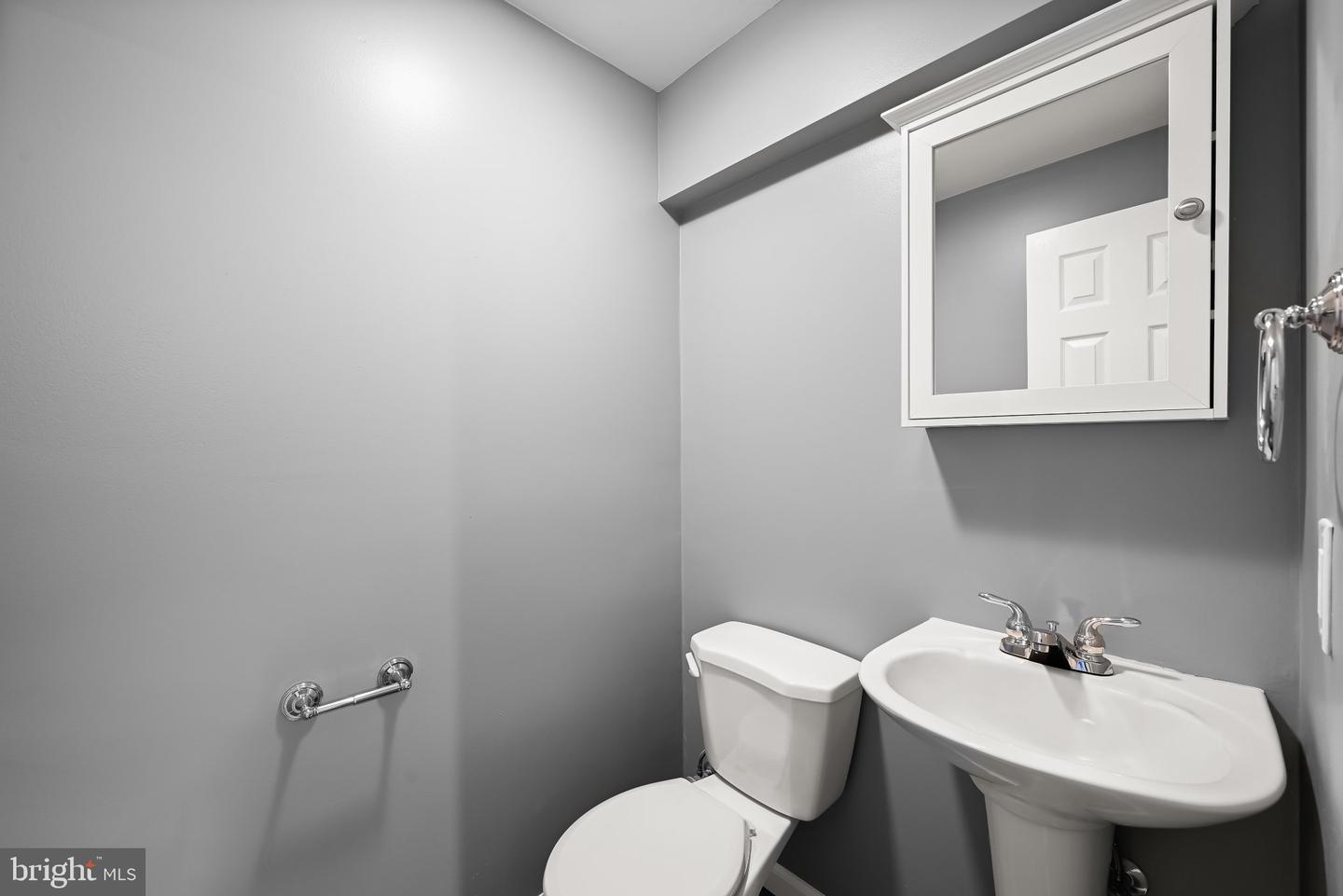 8025 Flora Ln Property Photo 35