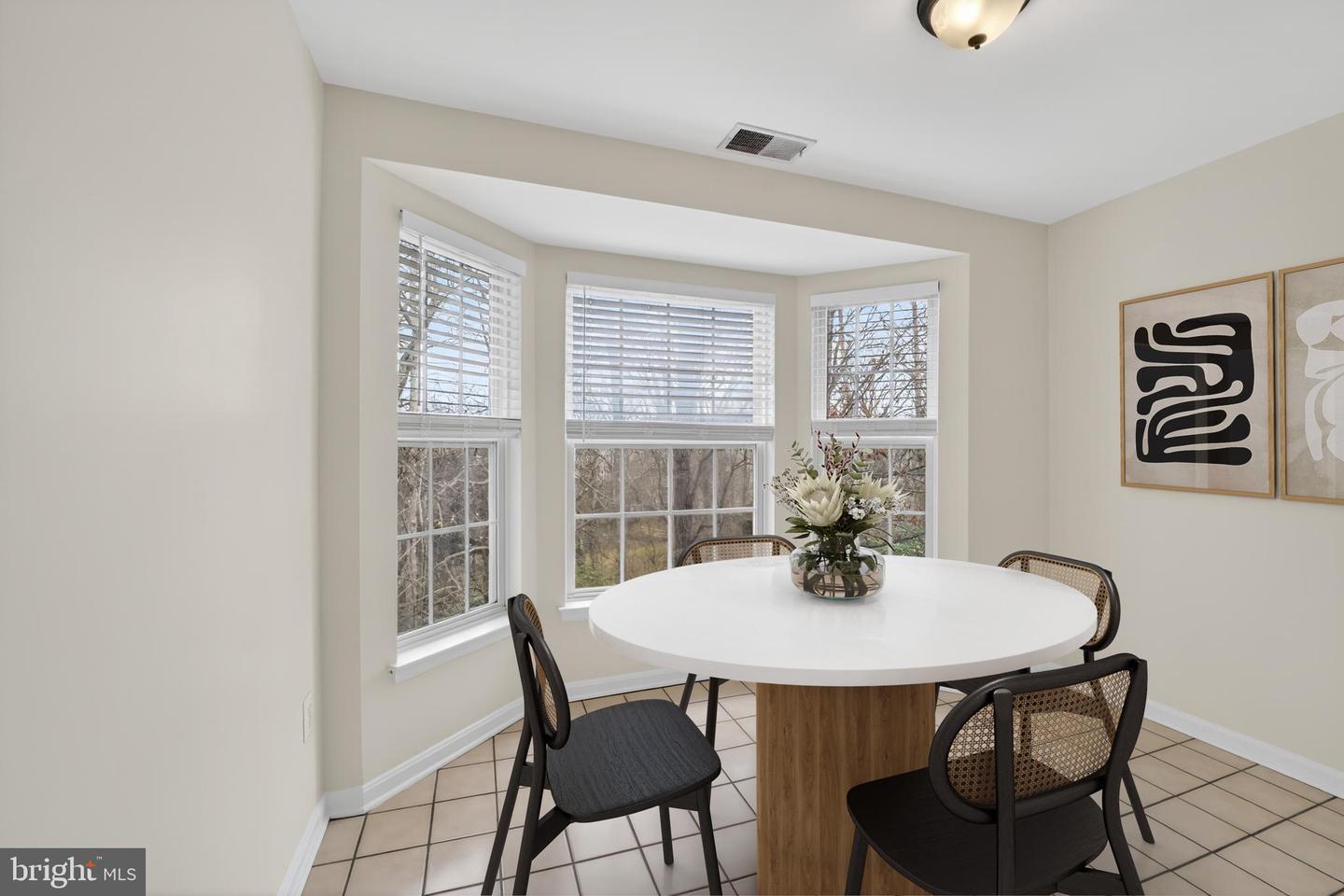 2161 Scotts Crossing Ct #302 Property Photo 5