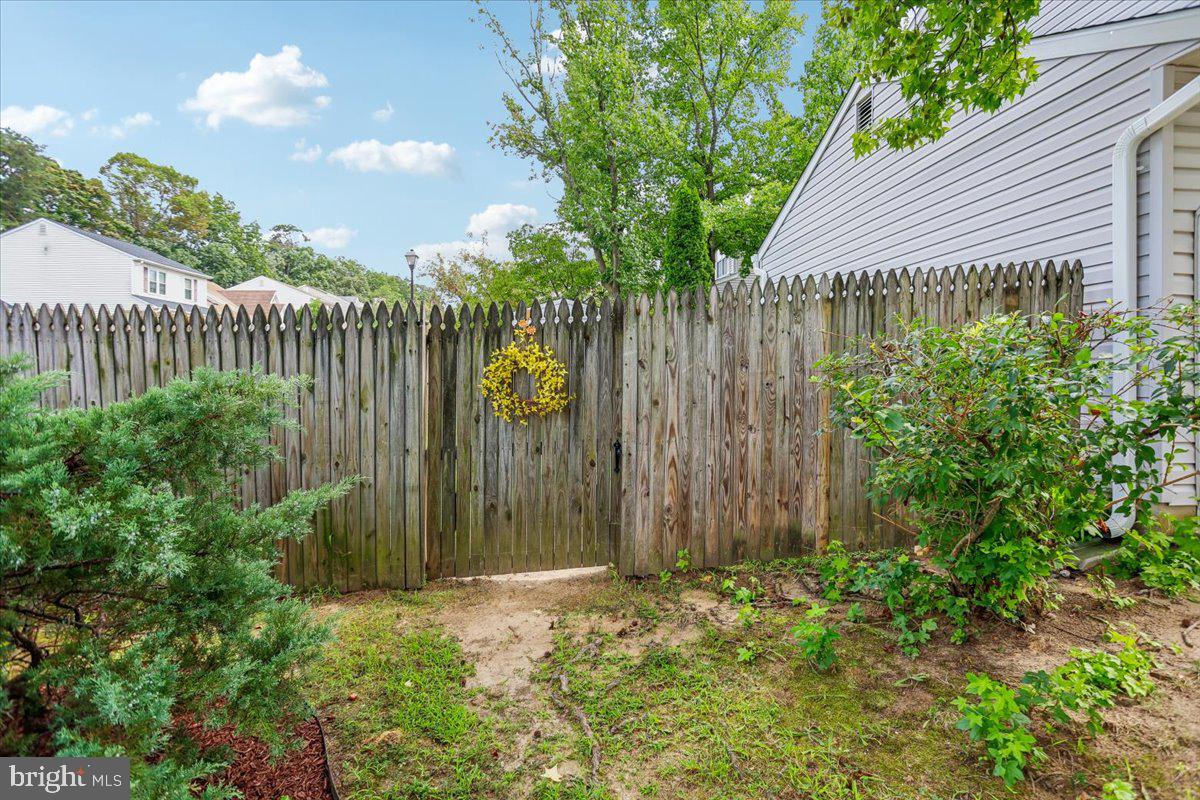 7907 Leeds Dr Property Photo 4