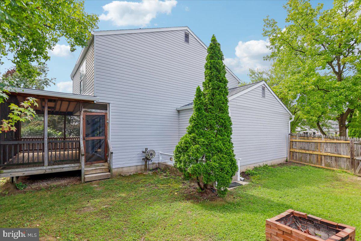 7907 Leeds Dr Property Photo 5