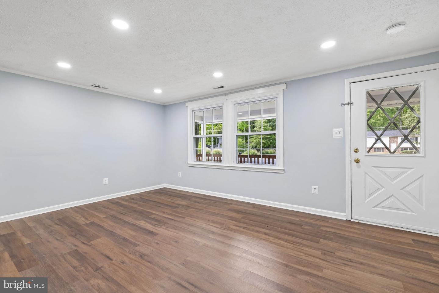1437 Cedarhurst Rd Property Photo 2