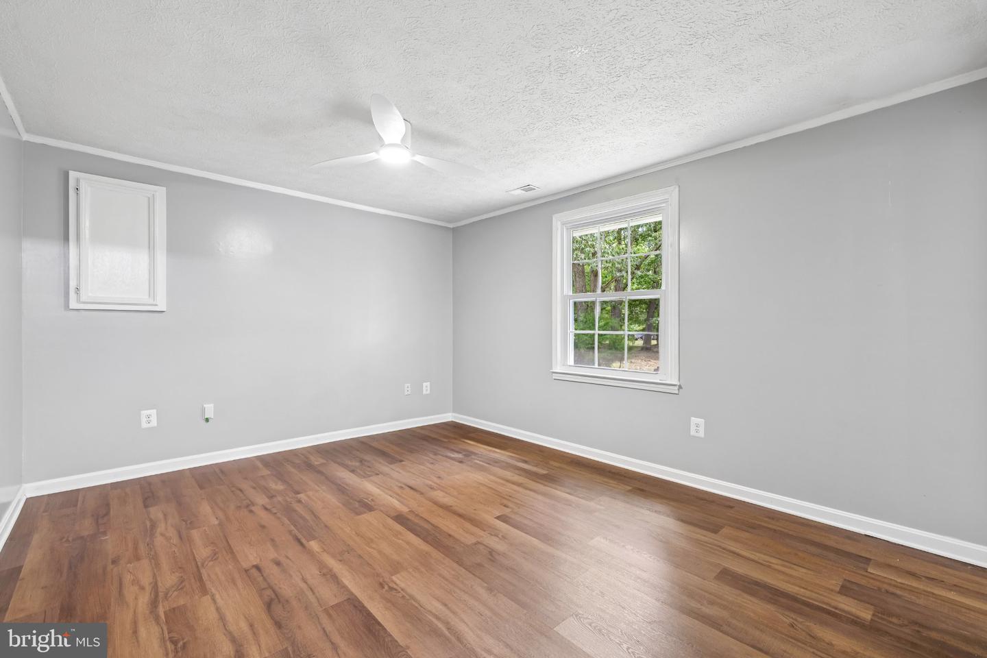 1437 Cedarhurst Rd Property Photo 4