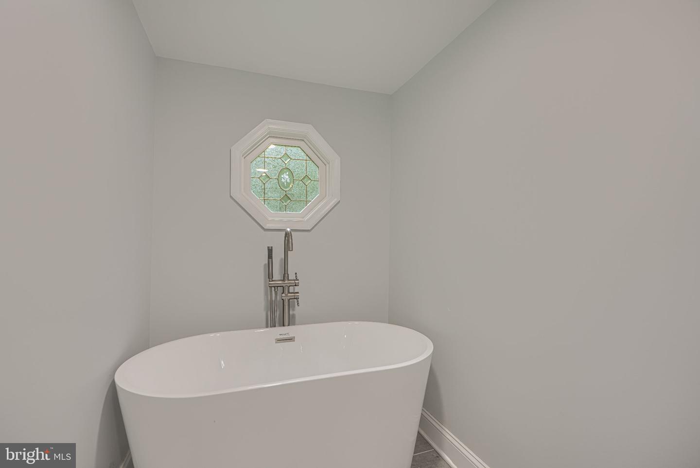 MDAA2155592 Property Photo 18