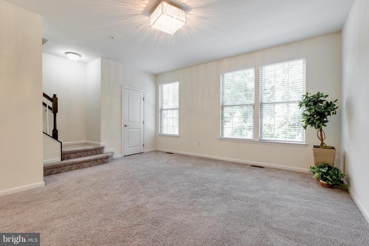 2623 Richmond Way Property Photo 10
