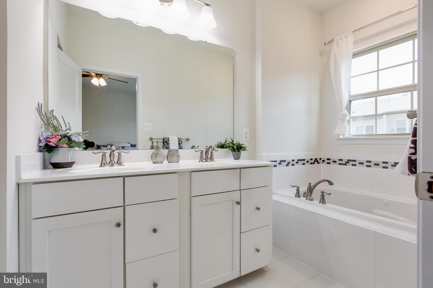 2623 Richmond Way Property Photo 24