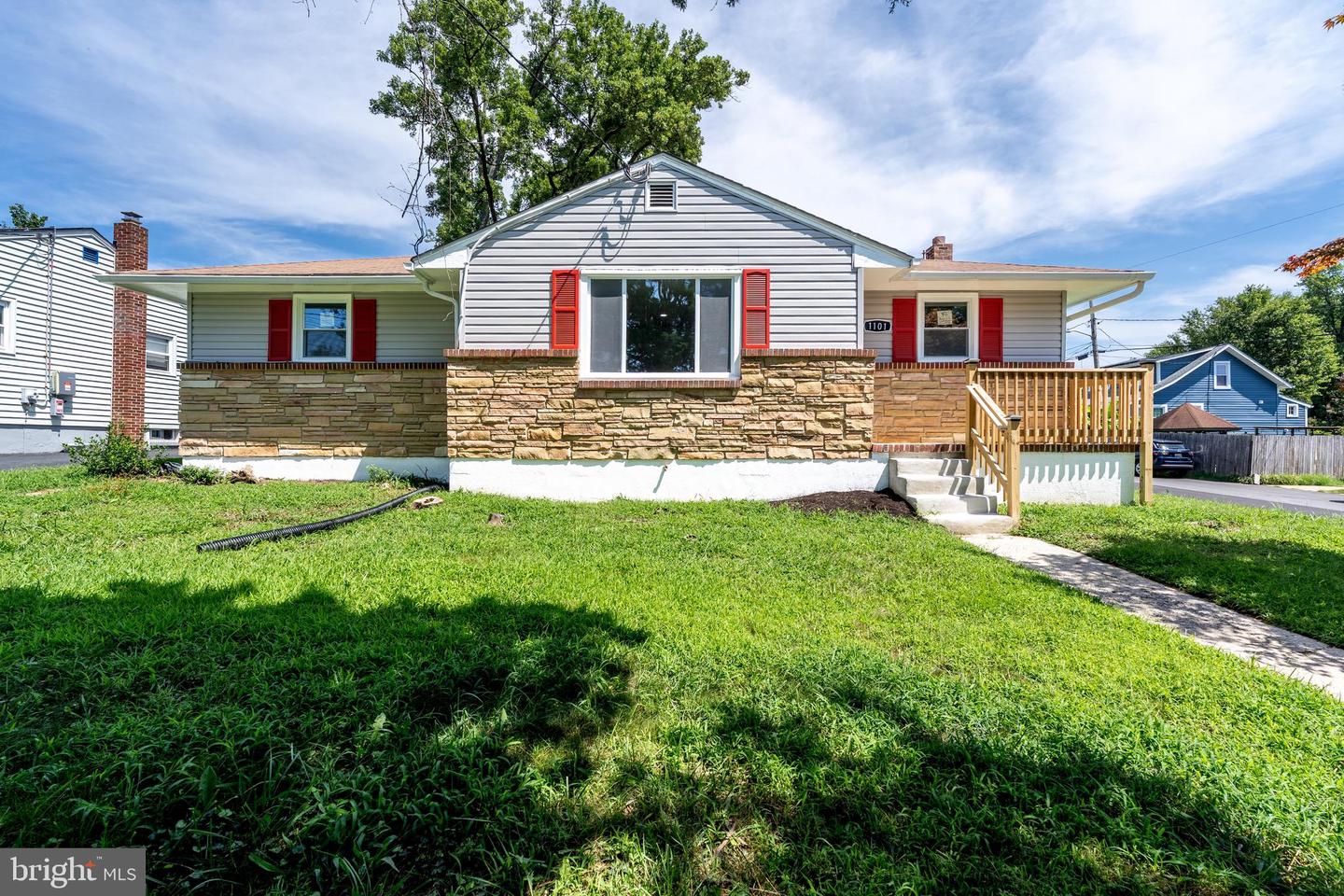 1101 Broadview Blvd N Property Photo 1